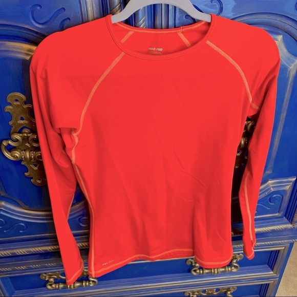 Nike Pro Workout Long Sleeve Red Shirt Size Medium - Picture 1 of 4